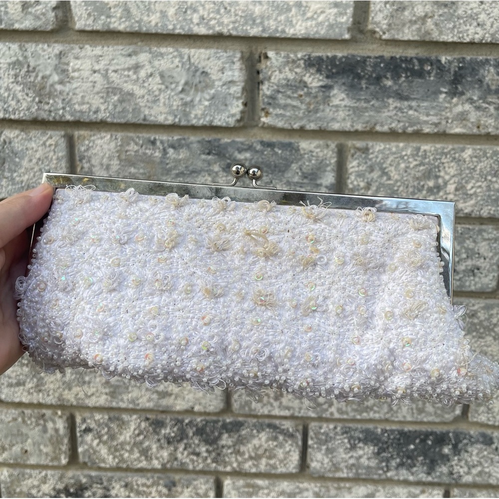 White Beaded Valerie Stevens Kiss Lock Clutch